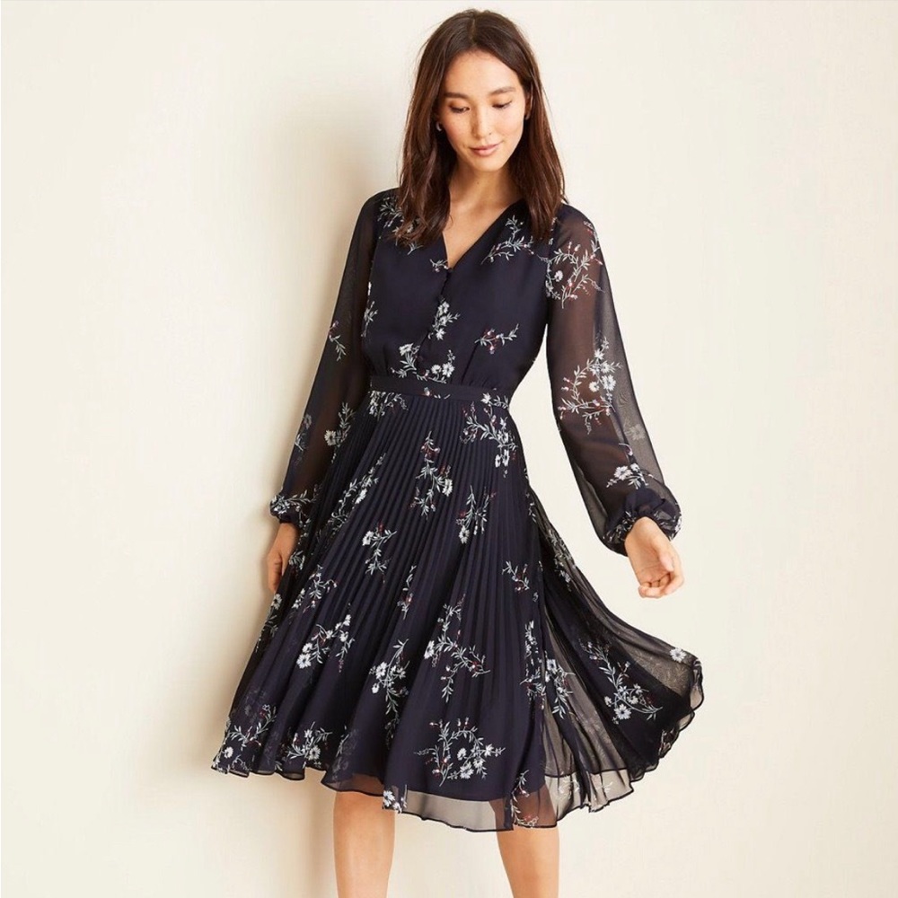Ann Taylor pleaded navy dress 0p